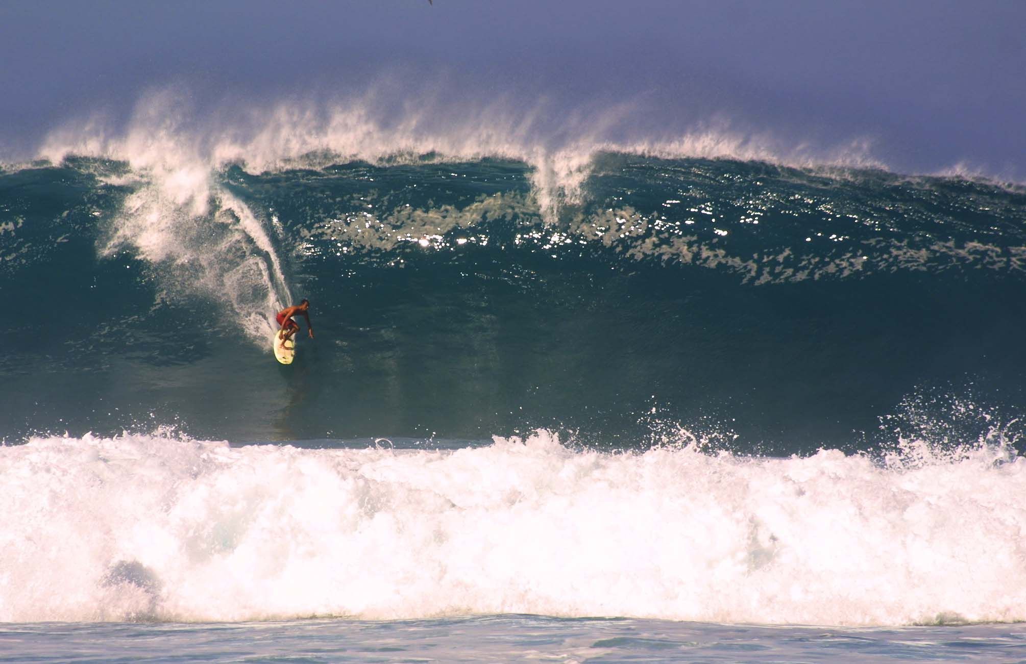 Surfs-up Hawaii by Luke Hunt — YouPic