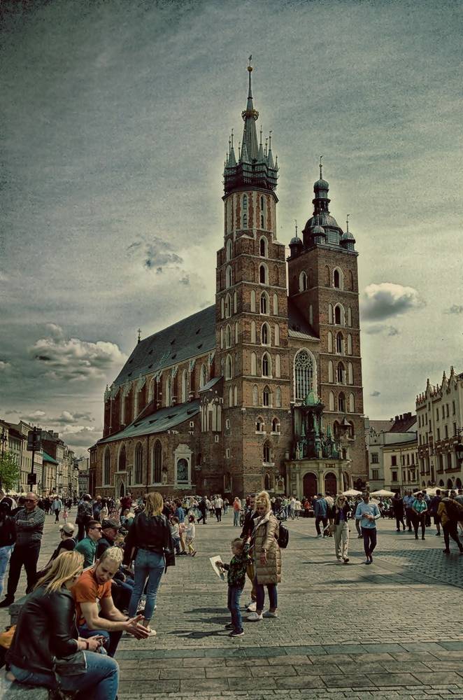 Photo in Cityscape #Krakow -Basilica of St. Mary's #nikon #city #kraków #krakow #cracow #light #natural light #travel #podróże #podroze #polska #poland #architecture #sacral architecture #colors #color #sky #people #day