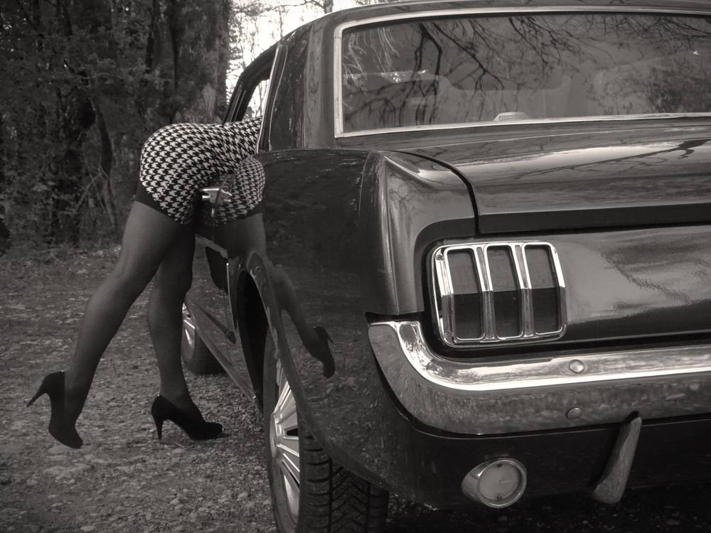 Photo in People #mustang #mini jupe #sexy #voiture #talons