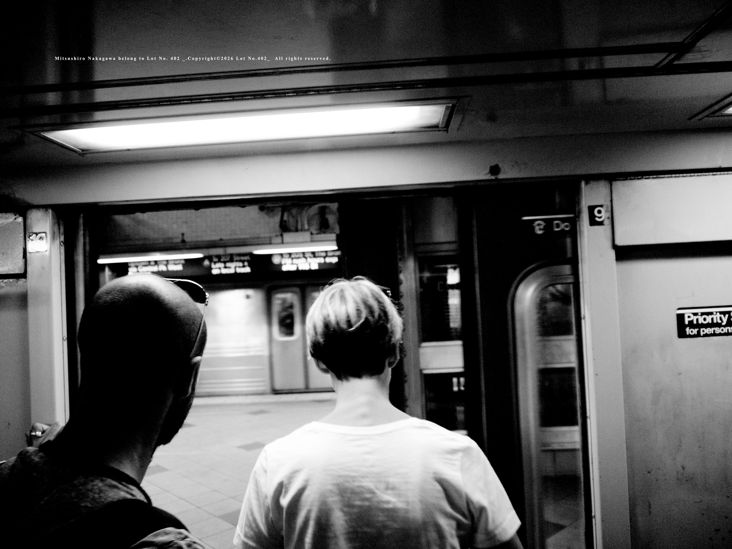 Getting off the train. by Mitsushiro Nakagawa on YouPic